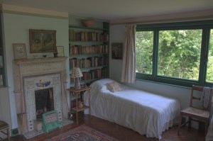 Virginia_Woolf's_bed_at_Monk's_House