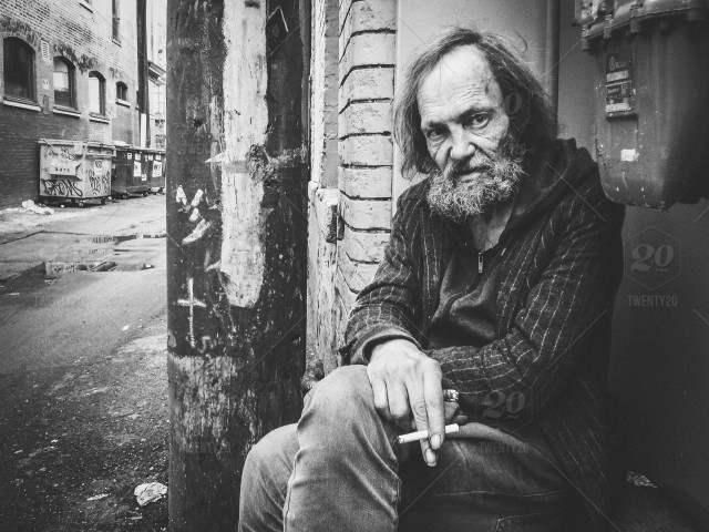 stock-photo-portrait-smoke-crack-poverty-urban-homeless-blackandwhite-streetphotography-addict-7645018e-95c9-4dd2-997d-1e3bf028c655
