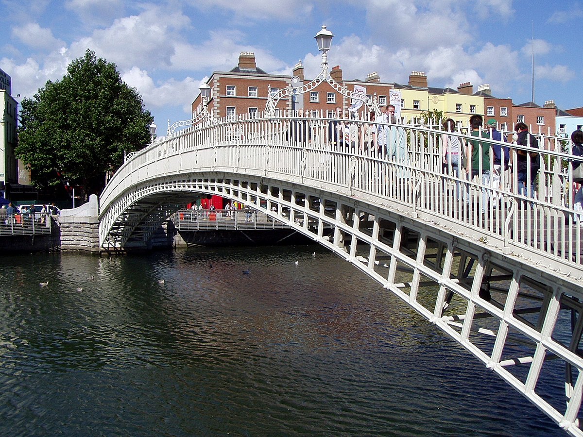 1200px-HalfPennyBridge
